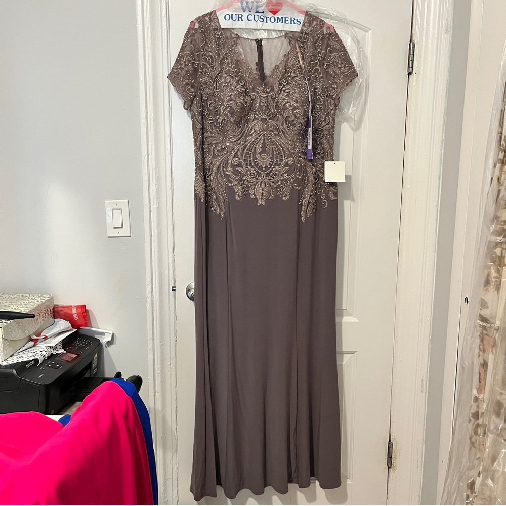 Elegant Lace Maxi Dress in Taupe